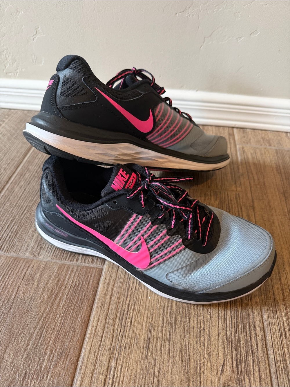 Nike Women’s Black, Gray & Pink Athletic Running Shoes